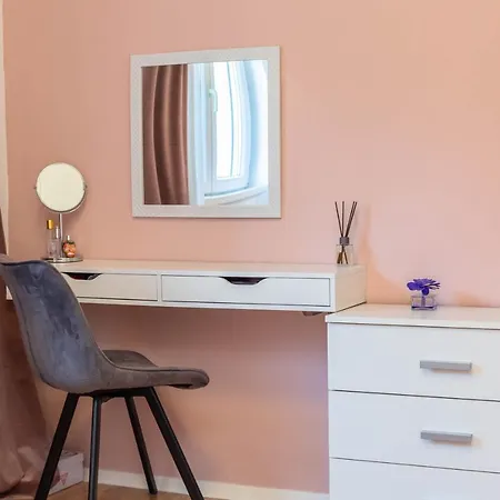 City Luxe Apartment